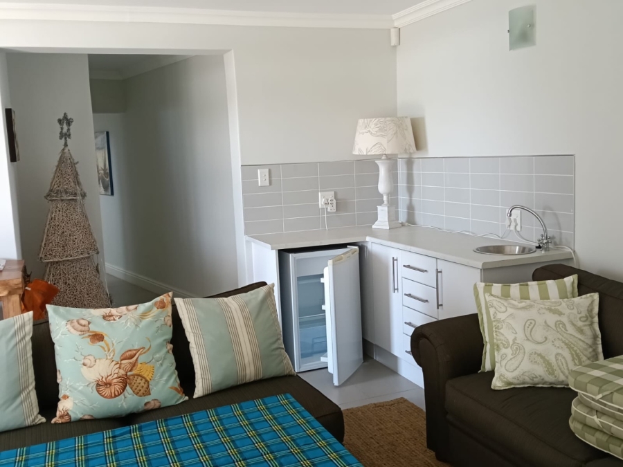 6 Bedroom Property for Sale in Wavecrest Eastern Cape